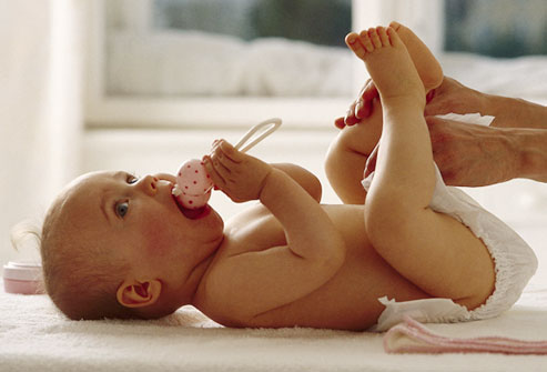Comment Bien Changer Son Bebe Gestes Accessoires Et Sacs A Langer