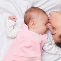 Comment prendre soin de son bébé à 1 mois